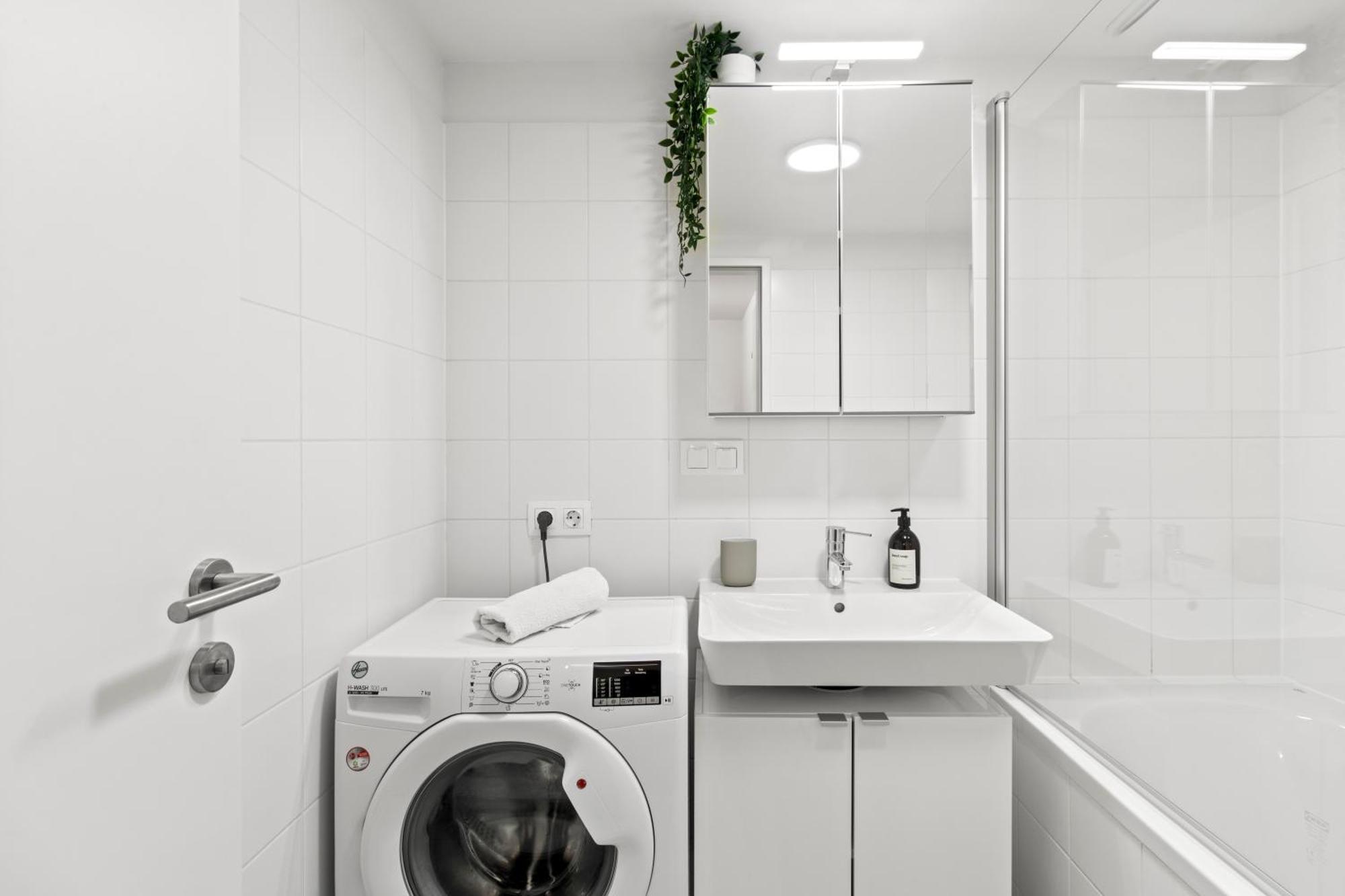 Balcony Apartment I 50 M² I Near City Center Виена Екстериор снимка