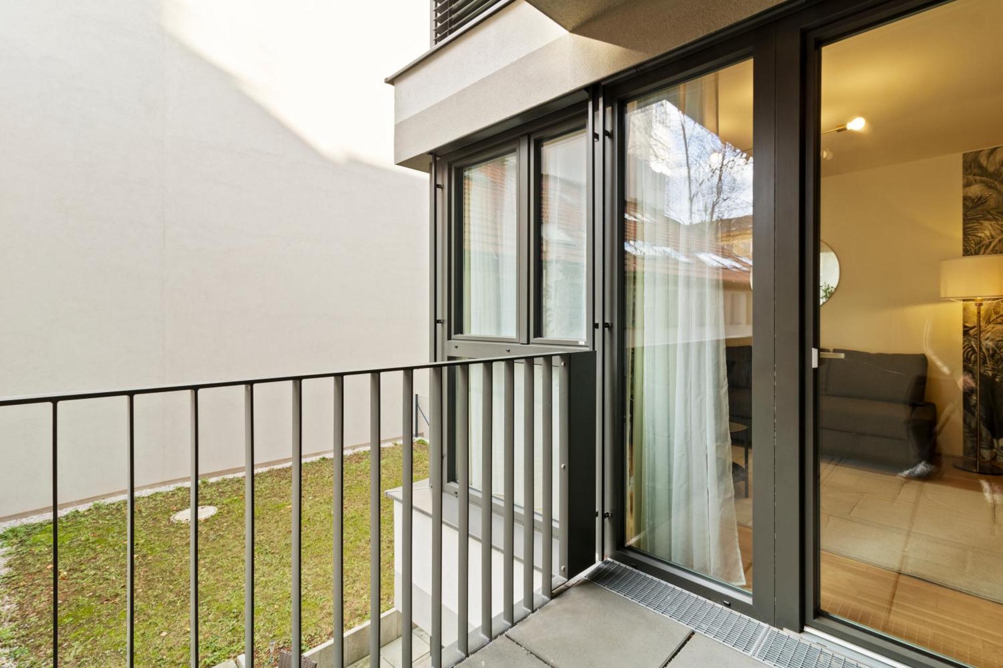 Balcony Apartment I 50 M² I Near City Center Виена Екстериор снимка